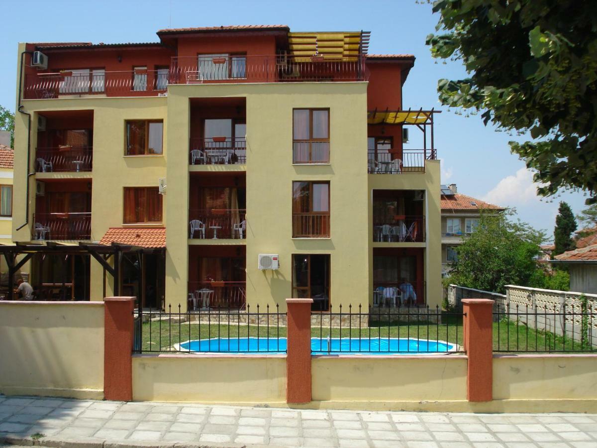 Condo Hotel Valentina Обзор Екстериор снимка
